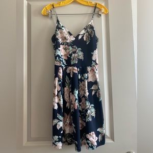 Like new, light and breezy summer dress! Look cute in this dress by soprano!